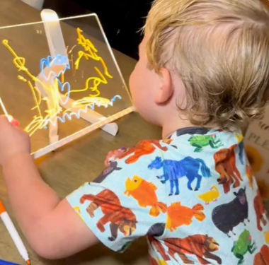 🎨 Tablette Lumineuse à Dessin Illumikids™